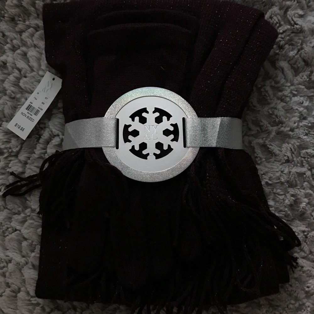 New York & Company scarf and glove set